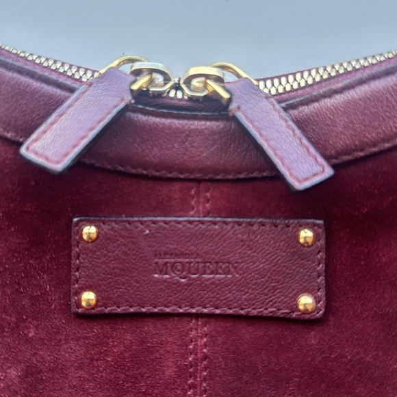 Alexander McQueen Burgundy Suede Cluth - Picture 2 of 5